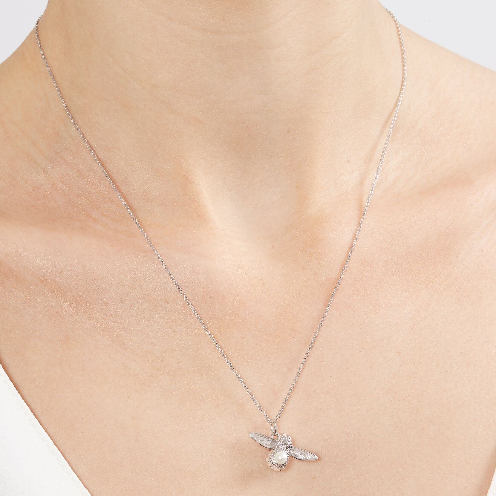 Pearl Bee Women's Necklace