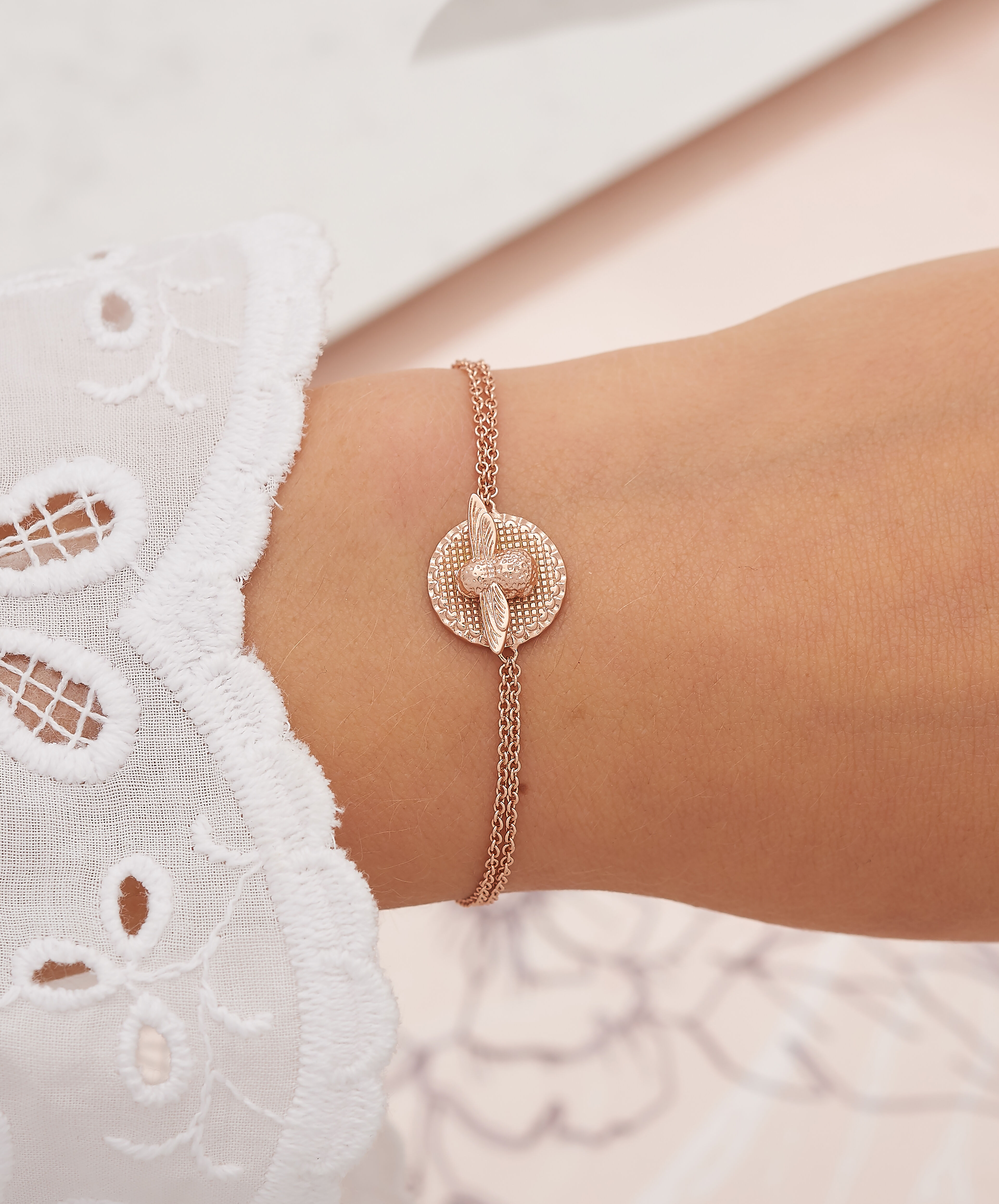 Olivia burton 2025 3d bee bracelet